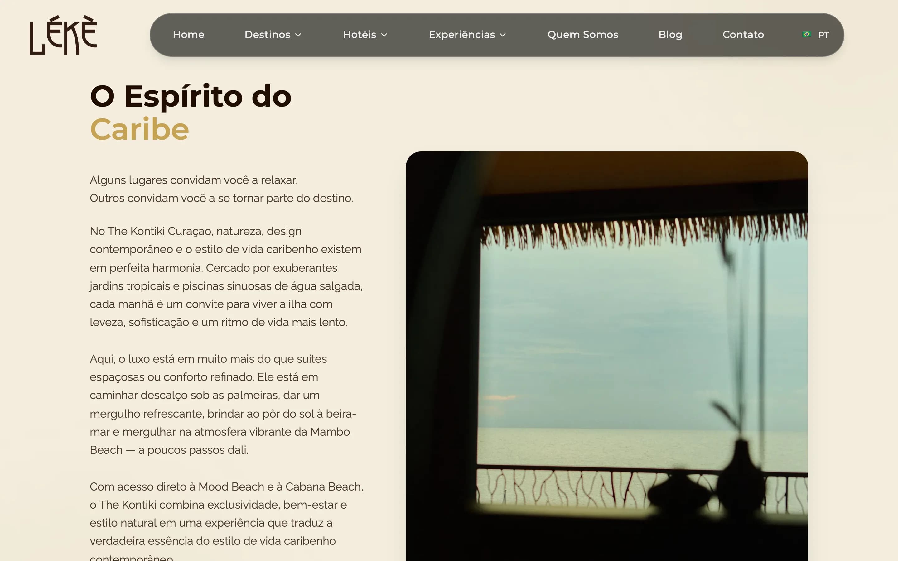 Página do hotel The Kontiki, em Curaçao, com o texto "O Espírito do Caribe" ao lado de uma foto do mar.